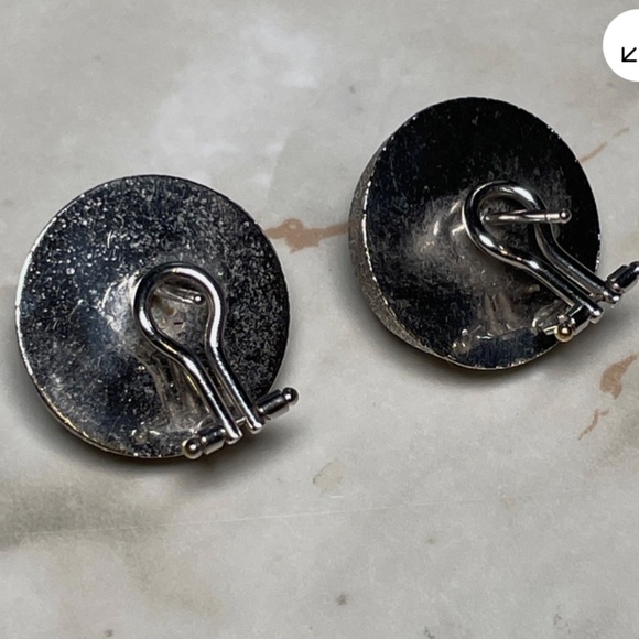 Florentine Finish Large Button Studs With Clip 18 K Gold by Carolina Bucci - Picture 2 of 8